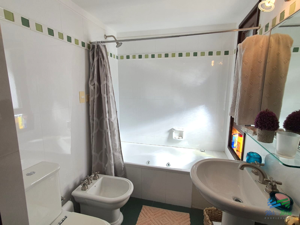 Casa ID.4004 - Venta de casa de 7 dormitorios en El Golf Punta del Este