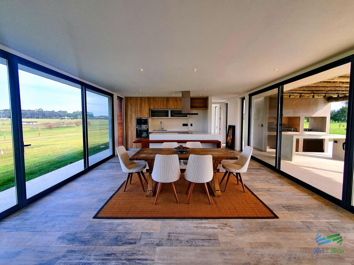 Casa ID.4341 - Vendo casa a estrenar, 3 dormitorios en suite, piscina, en barrio privado Laguna de los Cisnes, Laguna del Sauce, Punta del Este