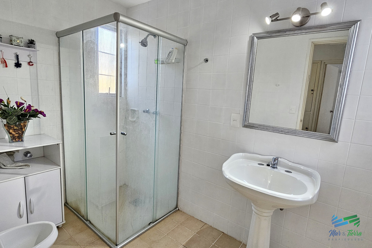 Casa ID.4395 - Vendo casa 4 dormitorios en zona Shopping, Lugano, Punta del Este