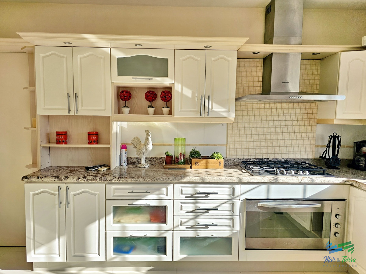 Casa ID.1676 - En venta casa de 5 dormitorios con piscina en playa mansa, Punta del Este