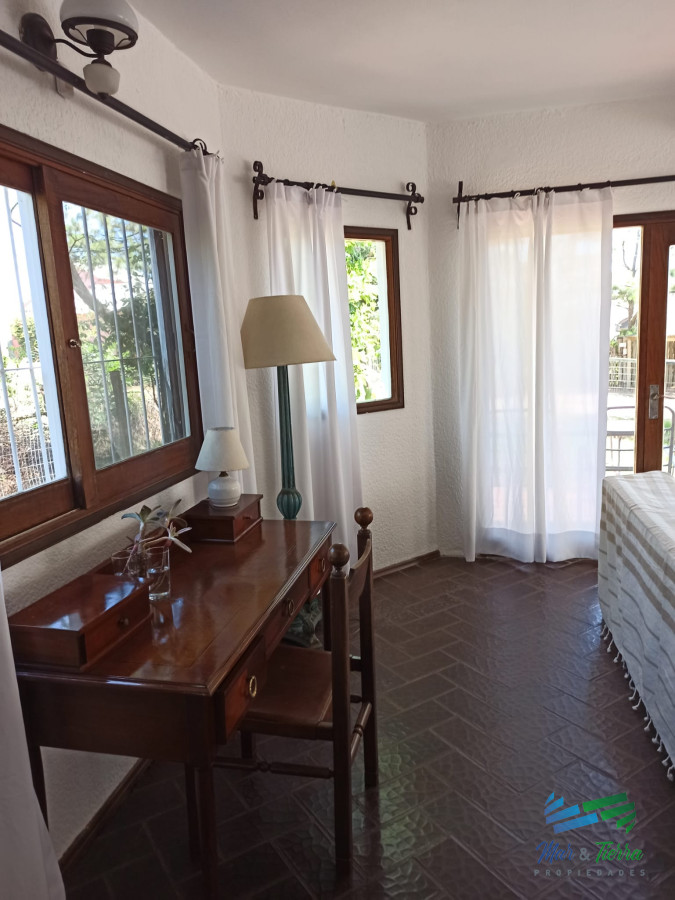 Casa ID.5077 - Buena Oportunidad en El Chorro-Manantiales-R.104 a 5 cuadras de la playa.