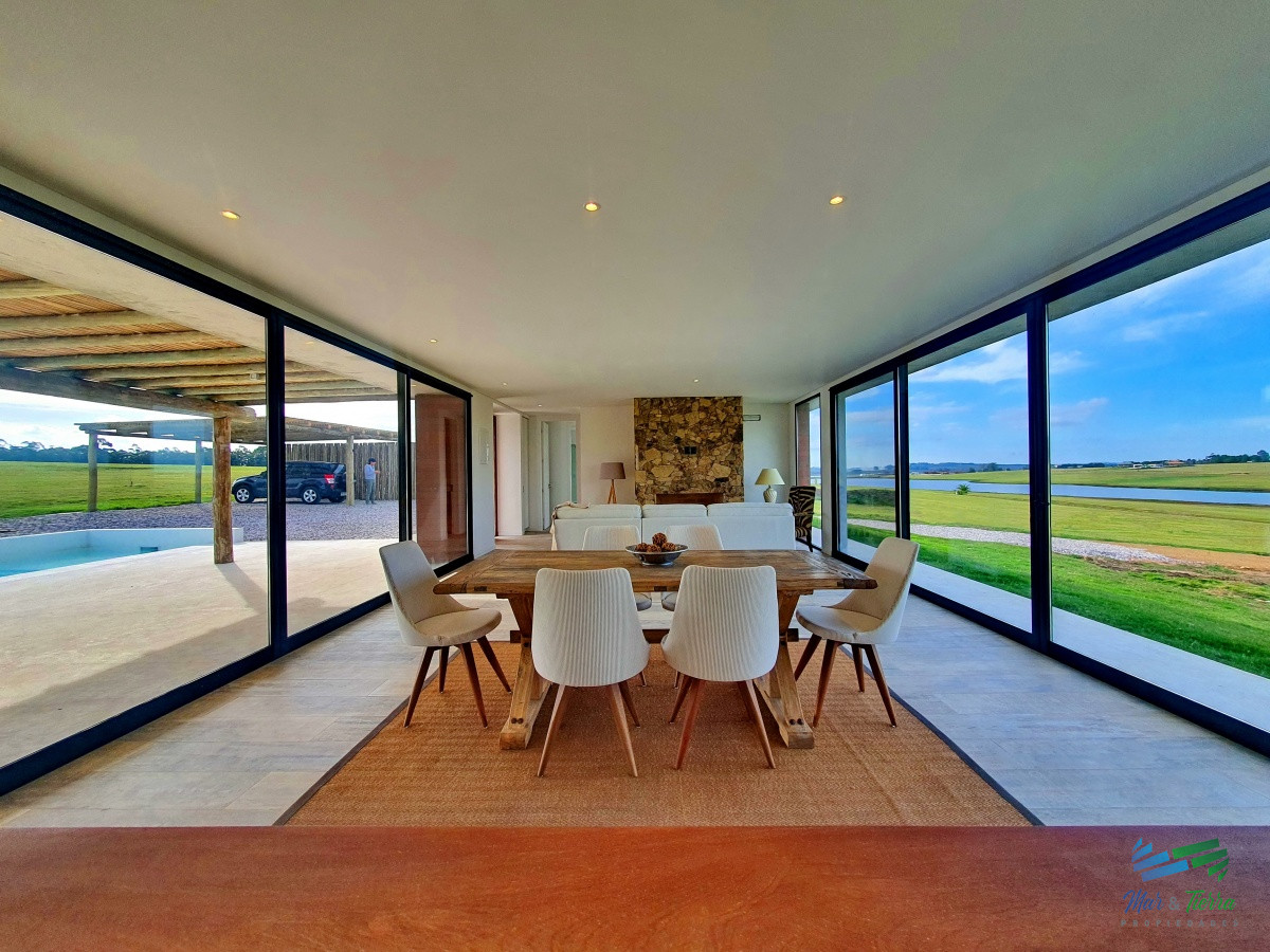 Casa ID.4341 - Vendo casa a estrenar, 3 dormitorios en suite, piscina, en barrio privado Laguna de los Cisnes, Laguna del Sauce, Punta del Este