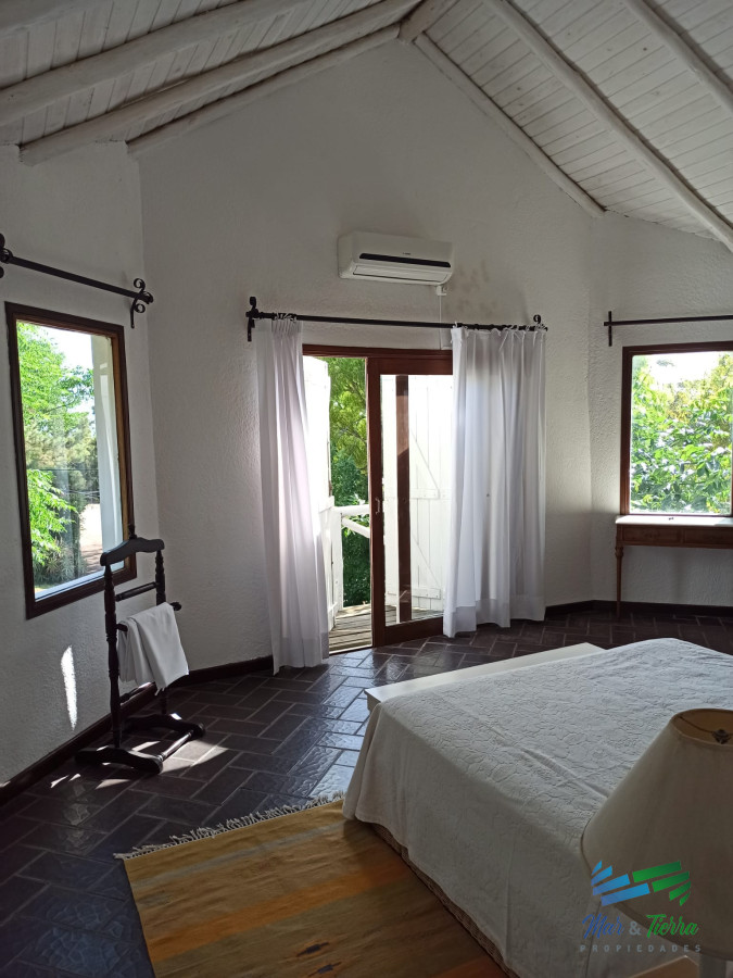 Casa ID.5077 - Buena Oportunidad en El Chorro-Manantiales-R.104 a 5 cuadras de la playa.