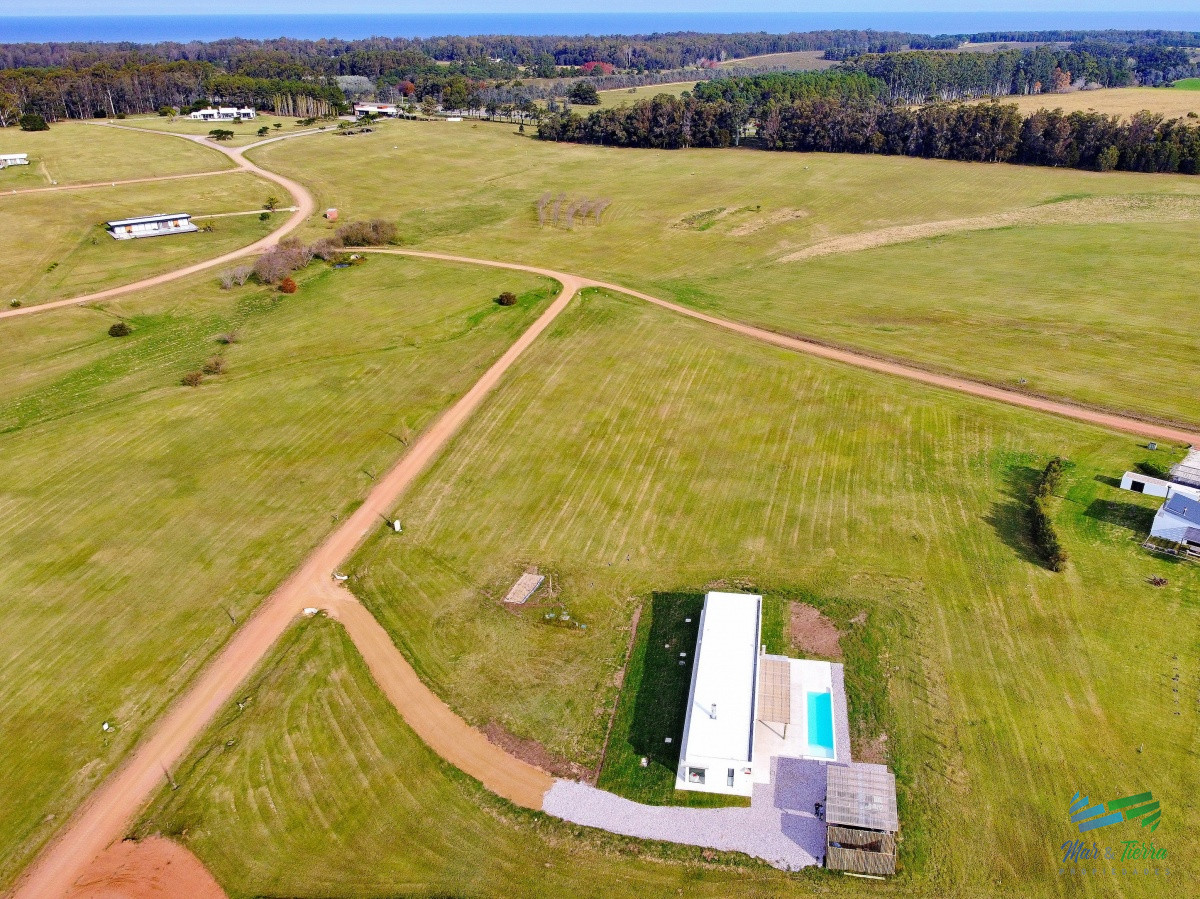 Casa ID.4341 - Vendo casa a estrenar, 3 dormitorios en suite, piscina, en barrio privado Laguna de los Cisnes, Laguna del Sauce, Punta del Este