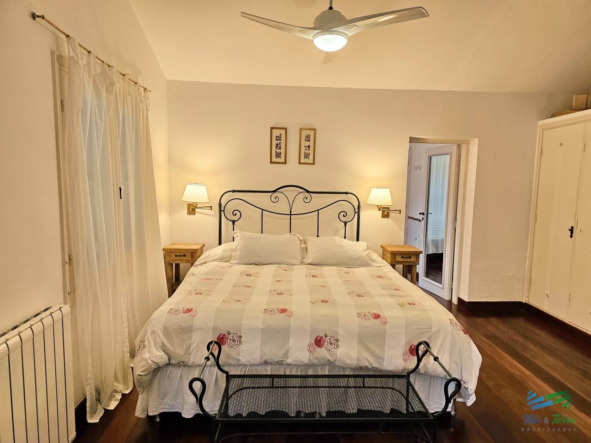 Casa ID.4287 - En venta casa 6 dormitorios con gran terreno y piscina, en la brava, Punta del Este