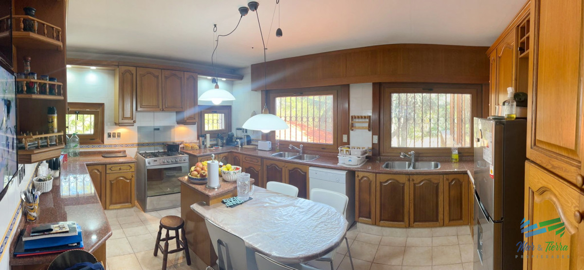 Casa ID.5563 - Venta de casa en Solanas Punta Ballena 8 dormitorios 8 baños 