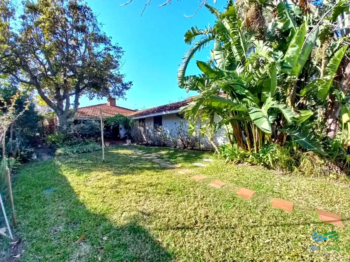 Casa ID.4464 - Casa de 6 dormitorios con piscina en venta en Pinares, Punta del Este.