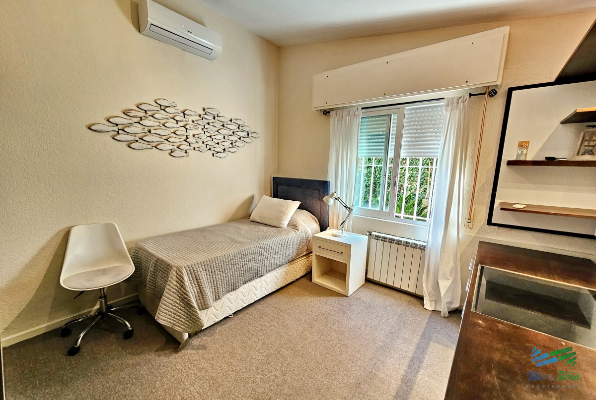 Casa ID.1676 - En venta casa de 5 dormitorios con piscina en playa mansa, Punta del Este