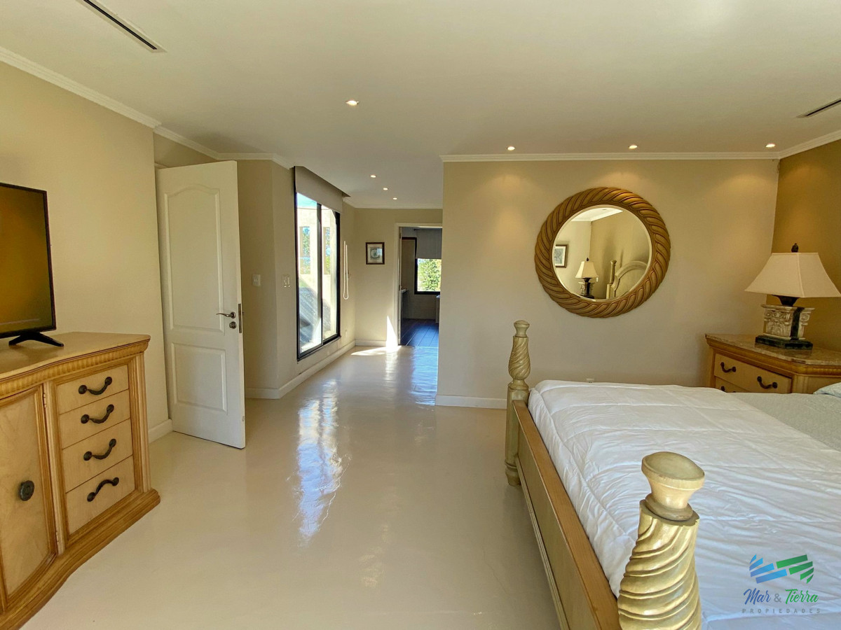 Casa ID.1549 - Gran casa de 5 dormitorios en alquiler en brava, Punta del Este.