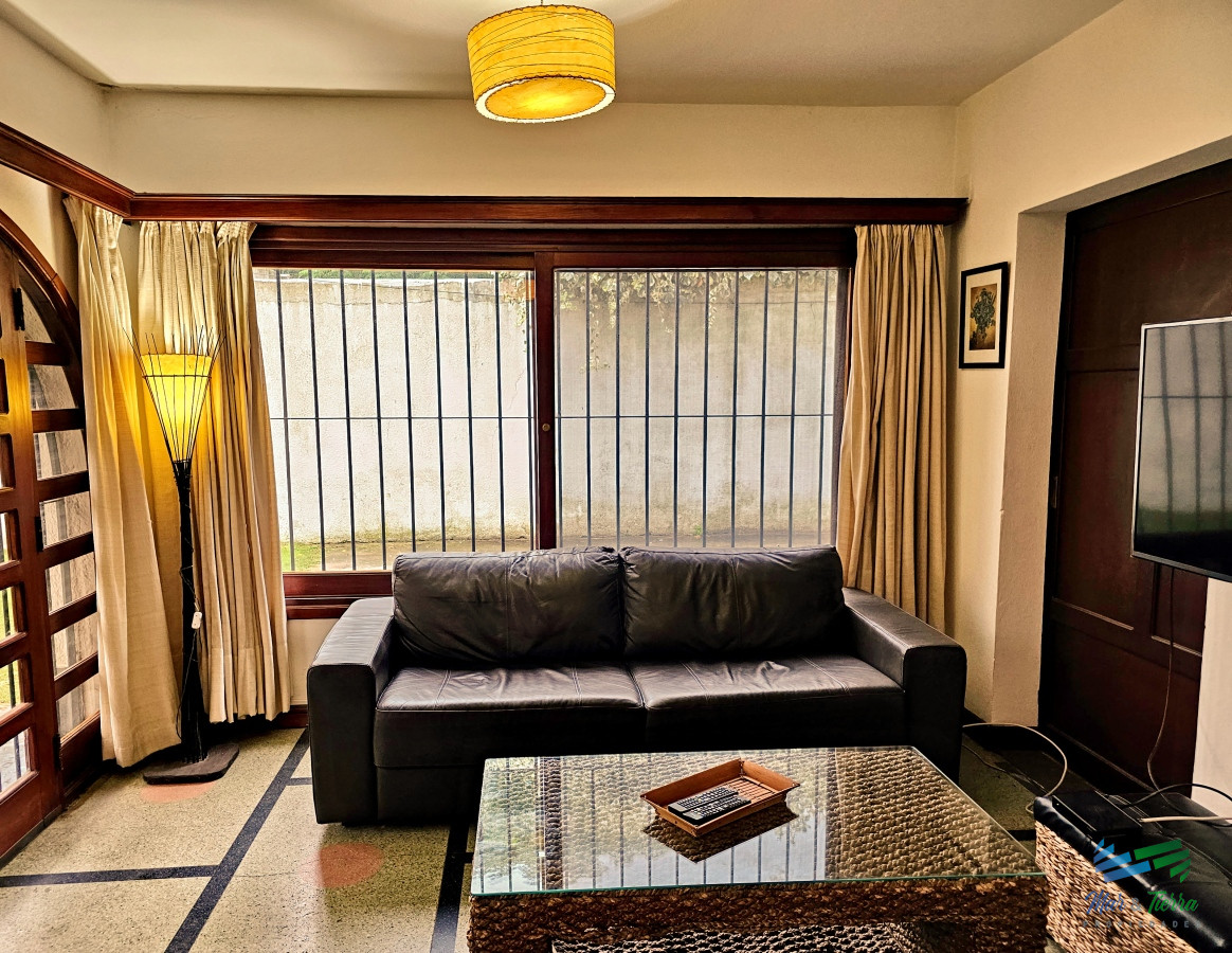 Casa ID.1712 - Casa en venta. A dos cuadras del mar!