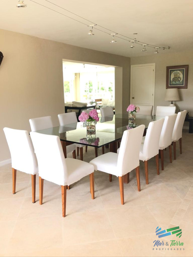 Casa ID.1640 - Espectacular residencia en una de las zonas mas cotizadas de Punta del Este, a metros del mar (Playa Brava).