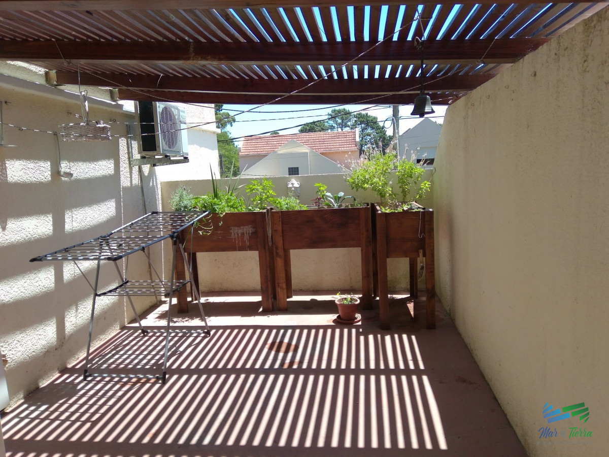 Casa ID.1685 - Vendo casa de 5 dormitorios con piscina climatizada en playa mansa, Punta del Este