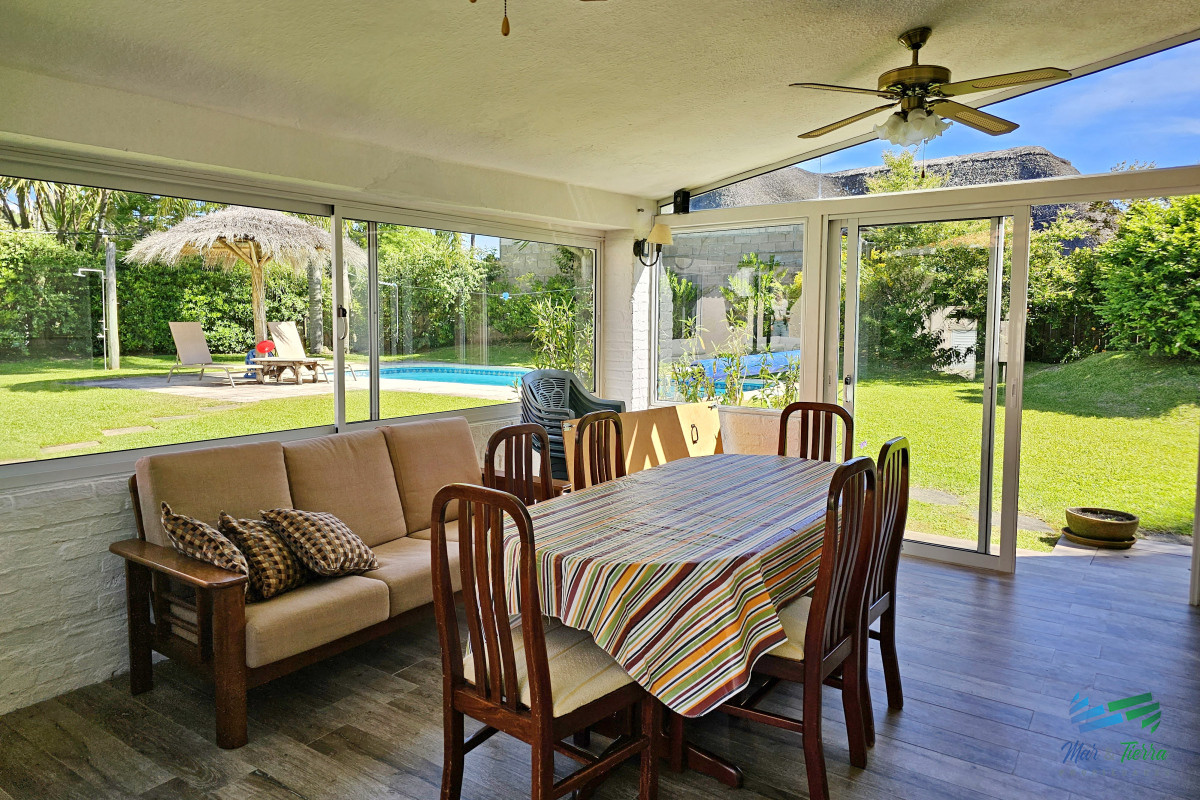 Casa ID.4922 - Casa en alquiler de temporada 2026, 4 dormitorios, con piscina climatizada, barbacoa, Punta del este!