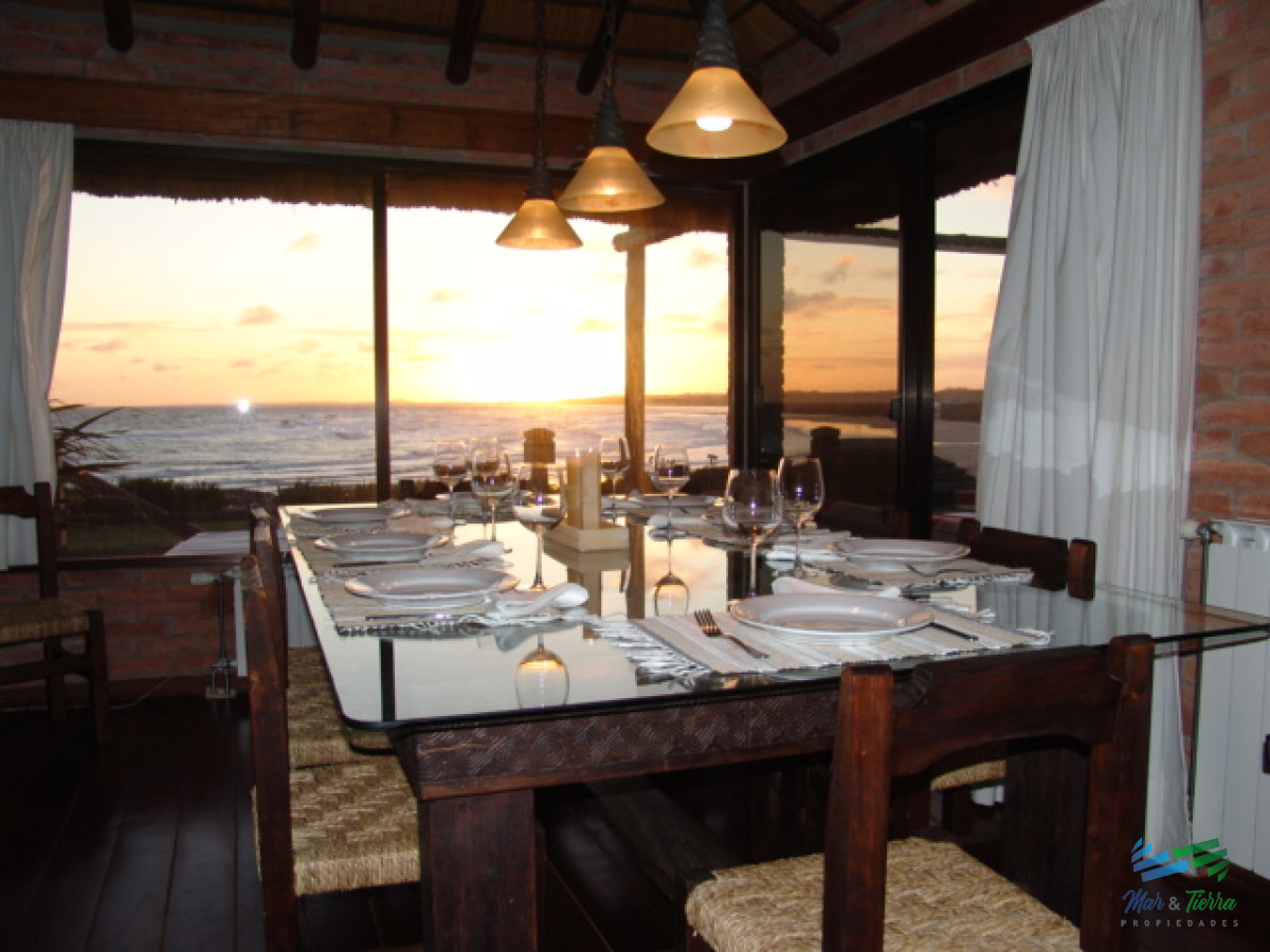 Casa ID.5211 - Exclusiva Residencia sobre el Mar con las mejores vistas al atardecer en La Paloma