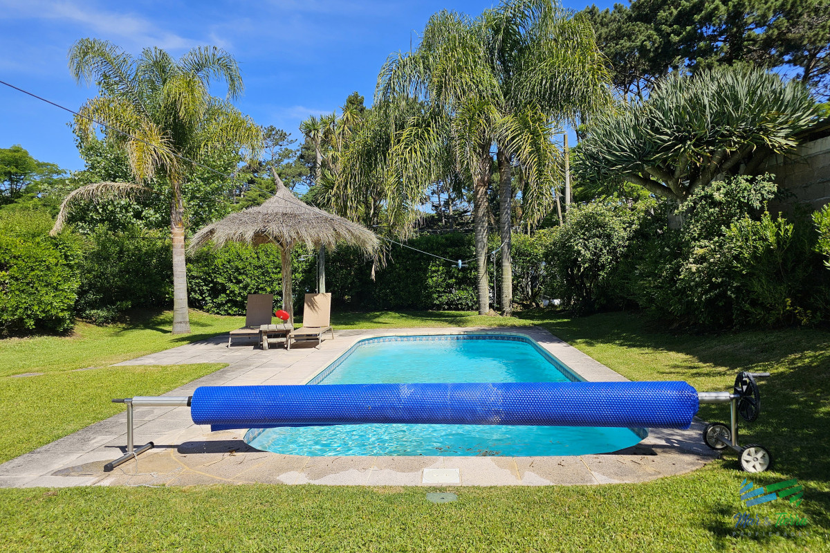 Casa ID.4922 - Casa en alquiler de temporada 2026, 4 dormitorios, con piscina climatizada, barbacoa, Punta del este!