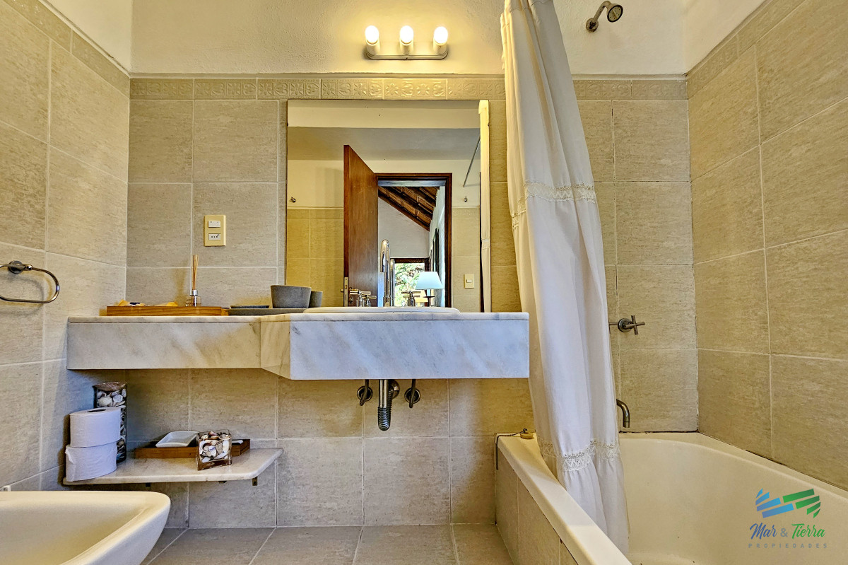 Casa ID.4429 - En venta casa de 3 dormitorios y 3 baños en Rincon del indio, Punta del Este.