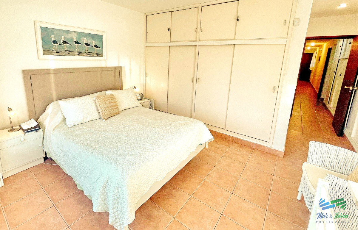 Casa ID.1902 - Vendo casa 5 dormitorios cerca de playa mansa, Punta del Este