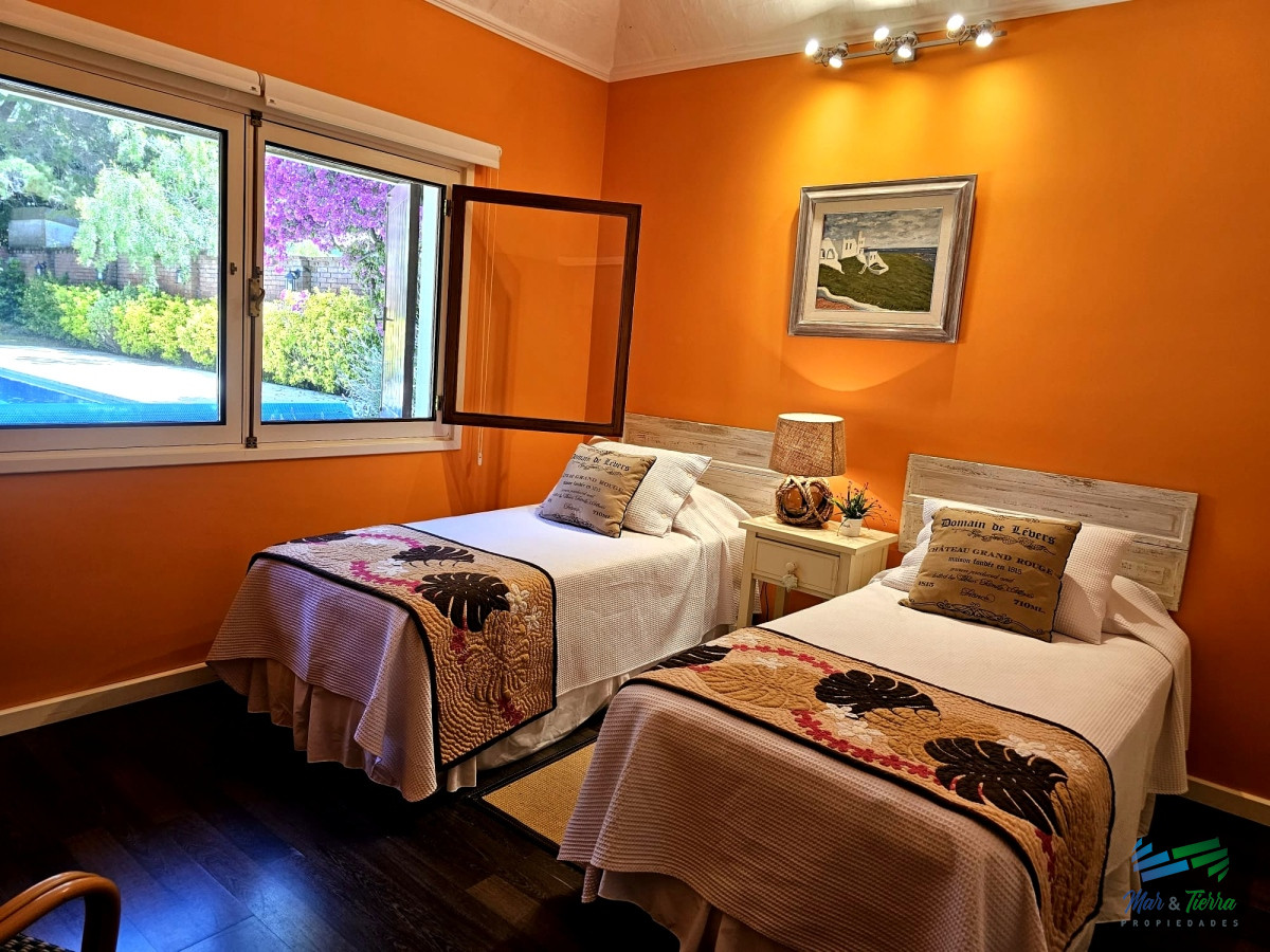 Casa ID.1809 - En venta casa de 3 dormitorios con piscina en excelente estado