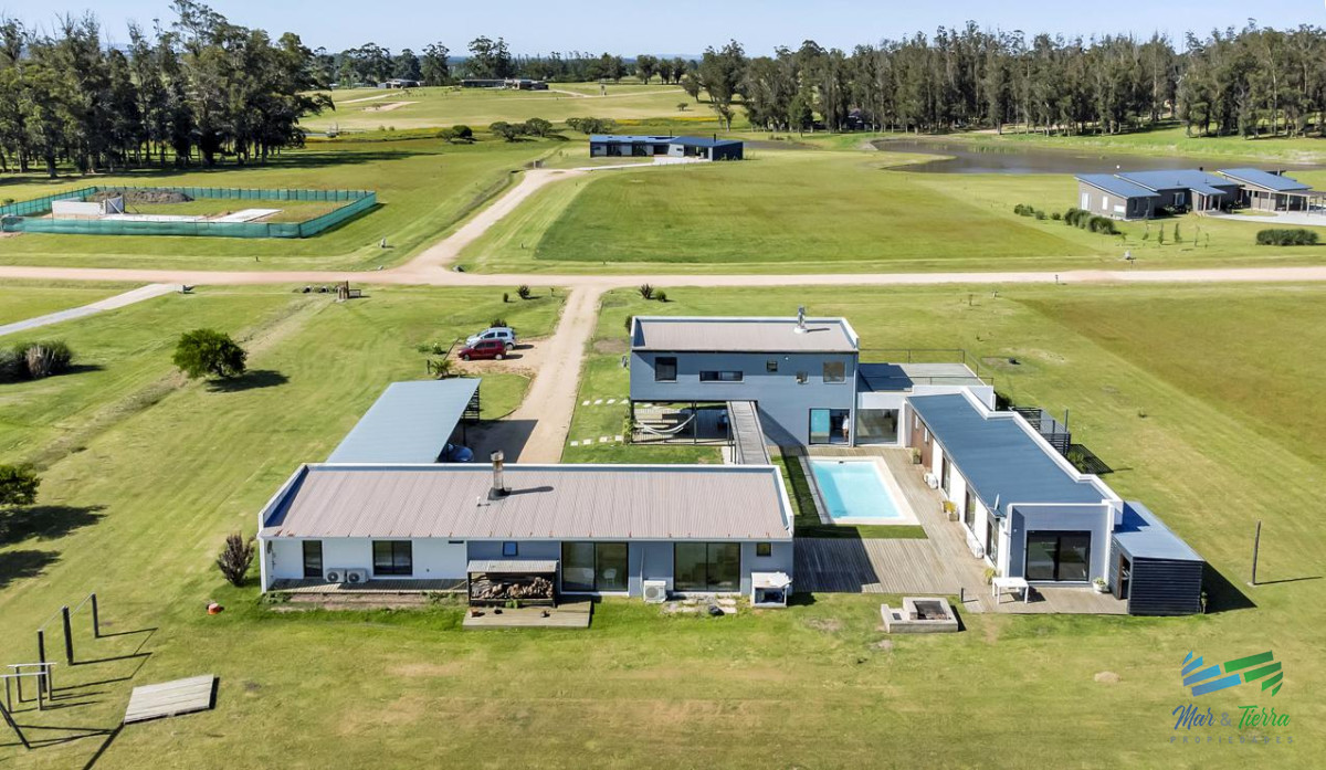 Casa ID.4639 - CASA EN VENTA, BARRIO PRIVADO EL QUIJOTE, PUNTA DEL ESTE. 