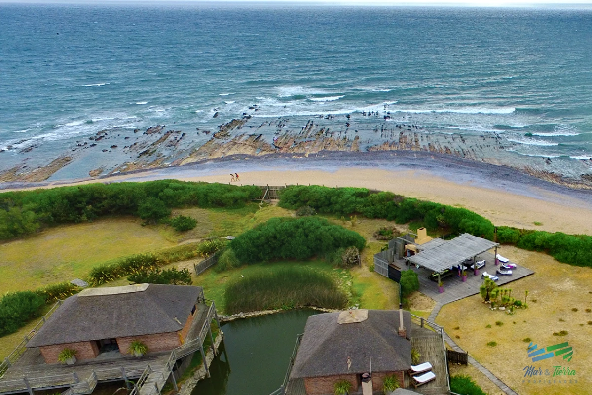 Casa ID.5210 - Atto BAJO DE PRECIO ! Espectacular Residencia sobre el mar, dominando el atardecer en 1 hectárea de terreno en primera línea