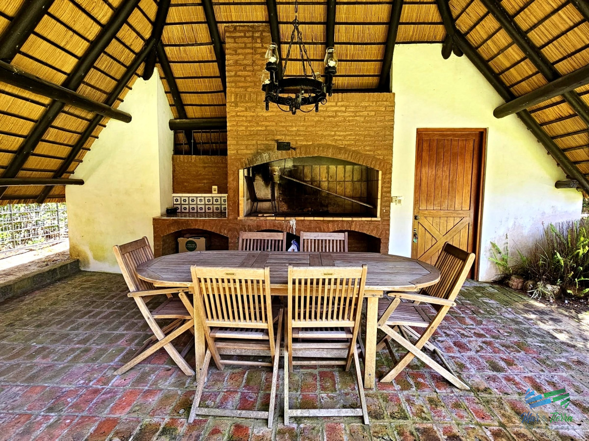 Casa ID.1809 - En venta casa de 3 dormitorios con piscina en excelente estado