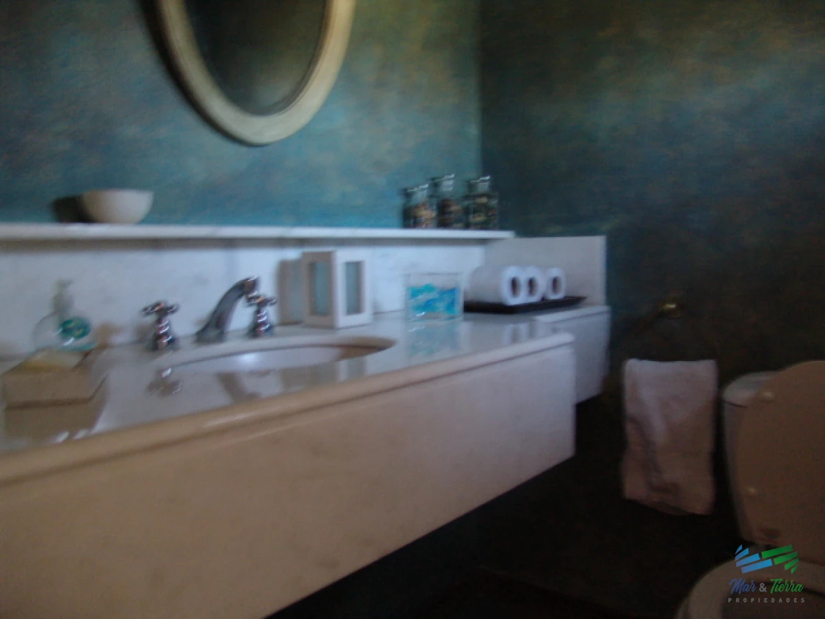 Casa ID.5210 - Atto BAJO DE PRECIO ! Espectacular Residencia sobre el mar, dominando el atardecer en 1 hectárea de terreno en primera línea