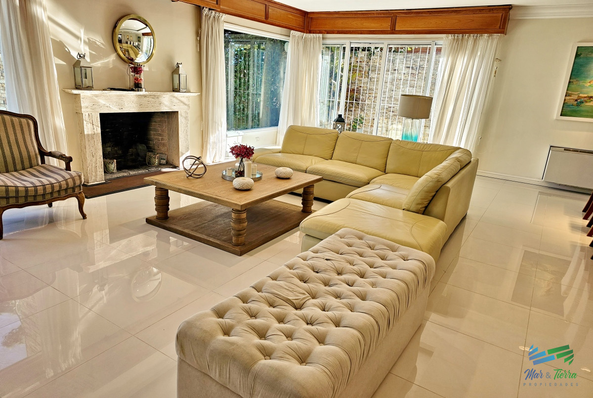 Casa ID.1676 - En venta casa de 5 dormitorios con piscina en playa mansa, Punta del Este