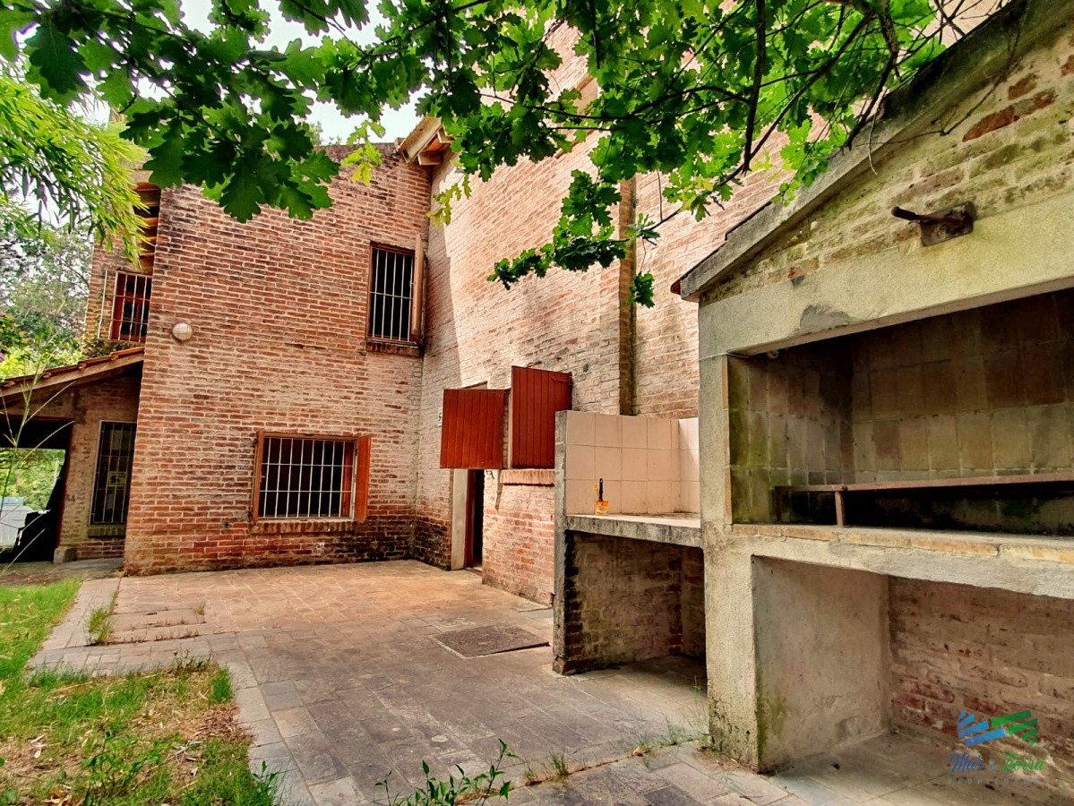 Casa ID.3114 - Vendo casa 5 dormitorios en Pinares, Punta del Este