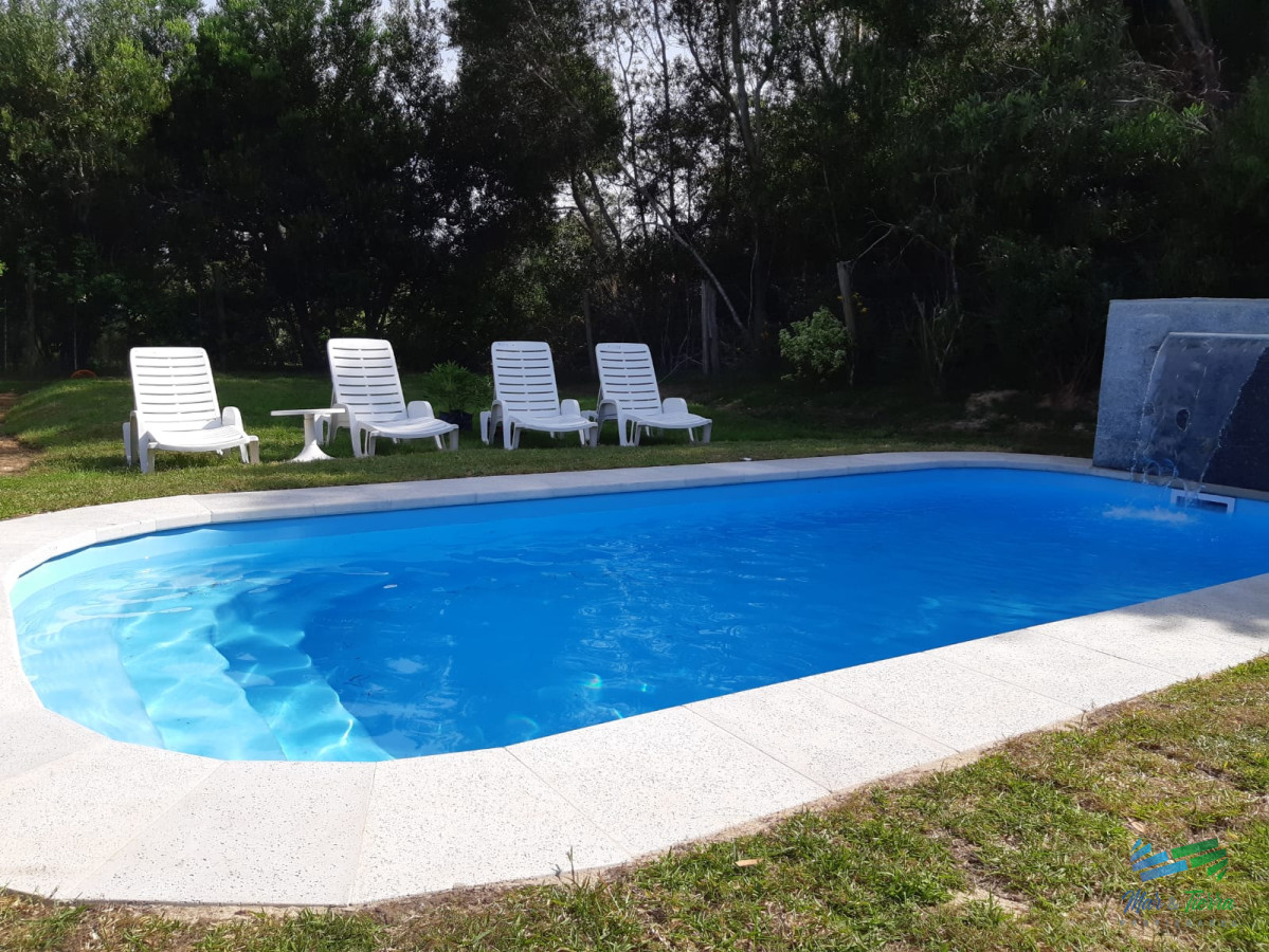 Casa ID.1658 - Casa de 3 dormitorios con piscina climatizada en alquiler. Playa brava.