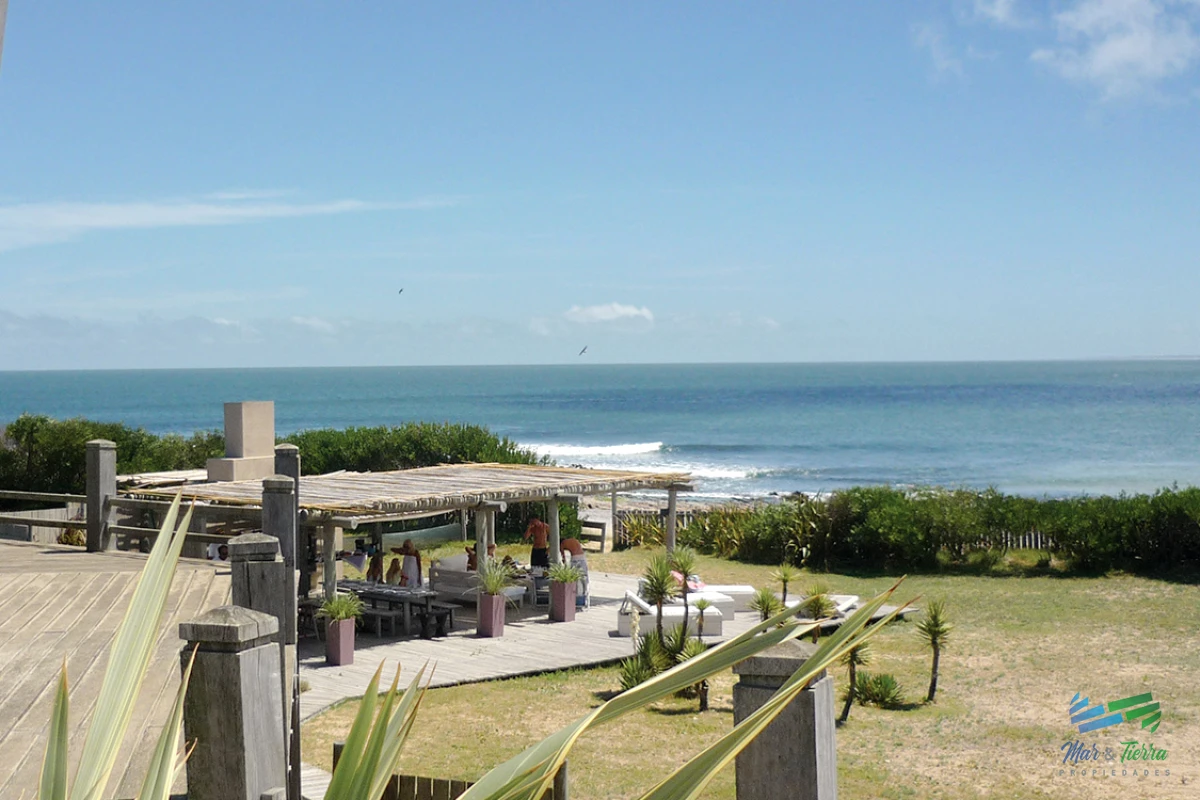 Casa ID.5210 - Atto BAJO DE PRECIO ! Espectacular Residencia sobre el mar, dominando el atardecer en 1 hectárea de terreno en primera línea