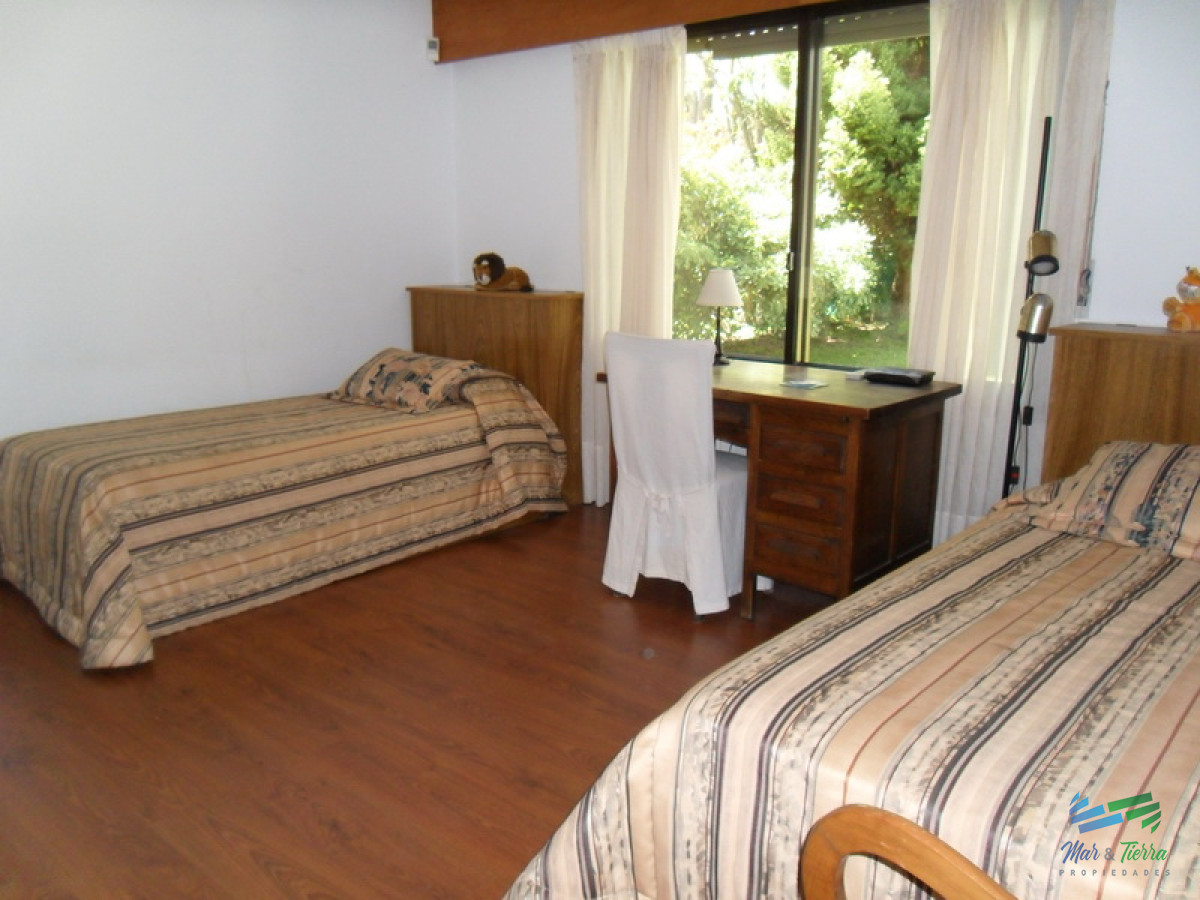 Casa ID.1739 - En alquiler Maravillosa casa en zona San Rafael, cuenta con ambientes amplios y luminosos.
