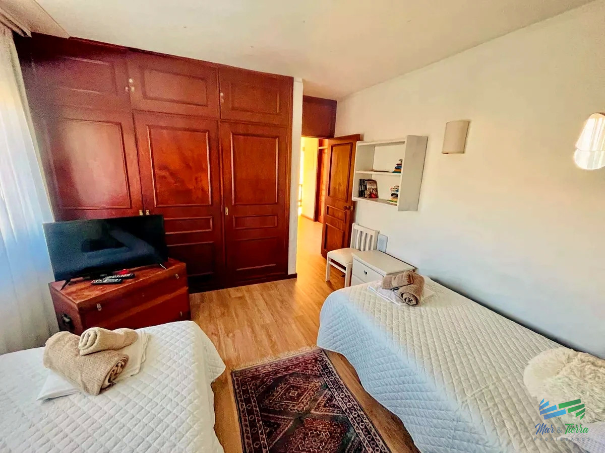 Casa ID.1580 - Casa 5 dormitorios y piscina en venta a 2 cuadras de playa mansa, Punta del este.