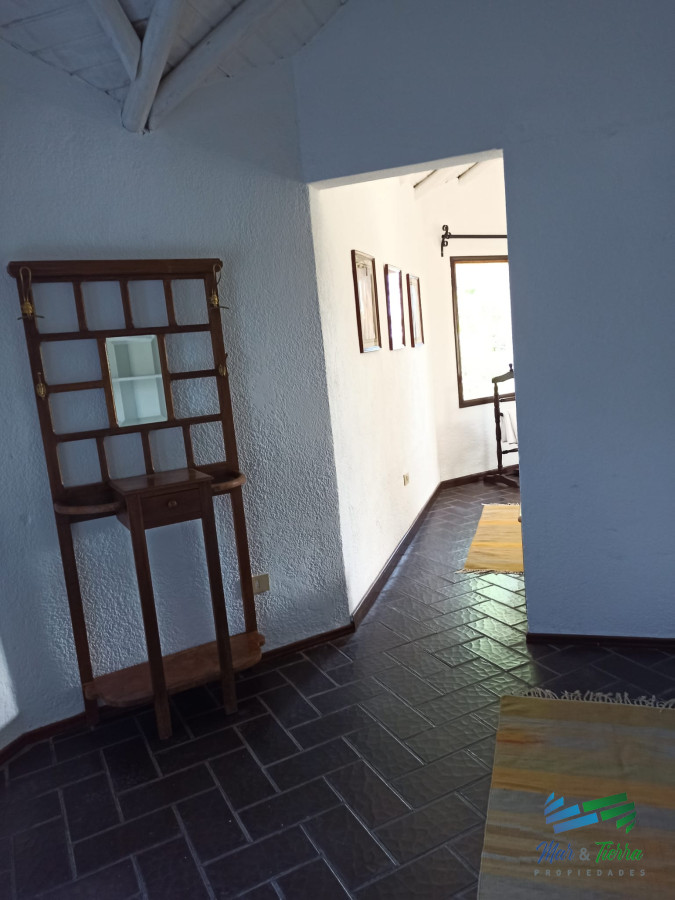 Casa ID.5077 - Buena Oportunidad en El Chorro-Manantiales-R.104 a 5 cuadras de la playa.