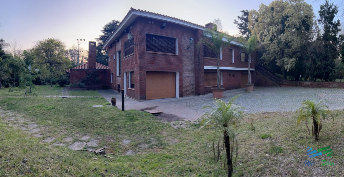 Casa ID.5563 - Venta de casa en Solanas Punta Ballena 8 dormitorios 8 baños 