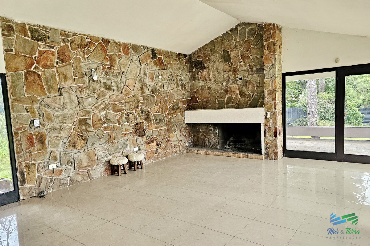 Casa ID.4971 - Venta de casa 3 dormitorios y servicio en El Golf Punta del Este 