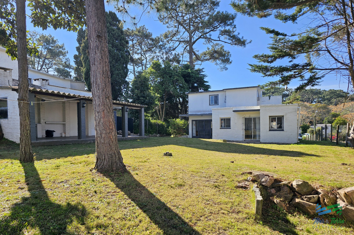 Casa ID.4395 - Vendo casa 4 dormitorios en zona Shopping, Lugano, Punta del Este