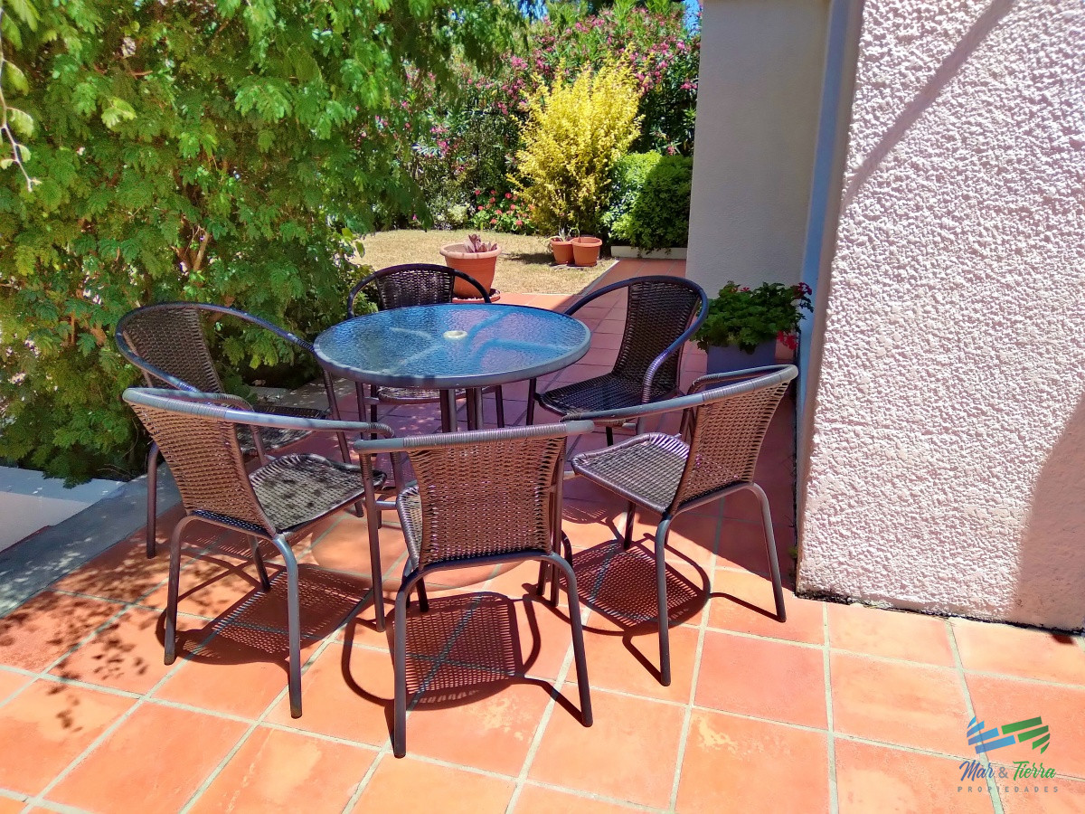 Casa ID.1685 - Vendo casa de 5 dormitorios con piscina climatizada en playa mansa, Punta del Este