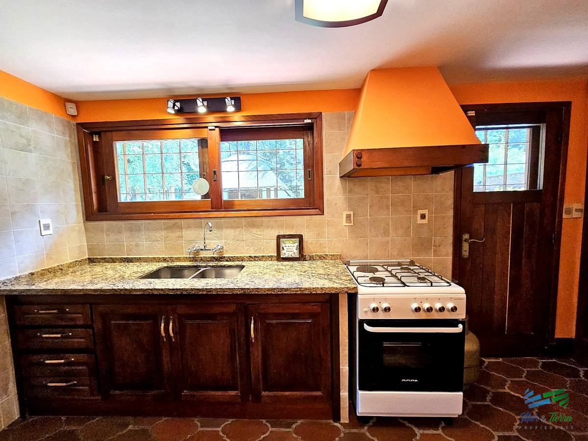 Casa ID.1809 - En venta casa de 3 dormitorios con piscina en excelente estado