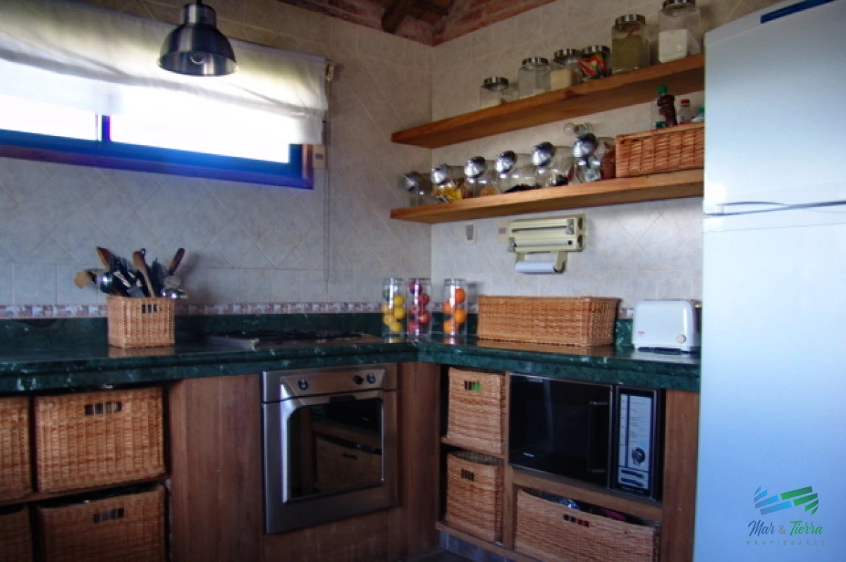 Casa ID.5210 - Atto BAJO DE PRECIO ! Espectacular Residencia sobre el mar, dominando el atardecer en 1 hectárea de terreno en primera línea