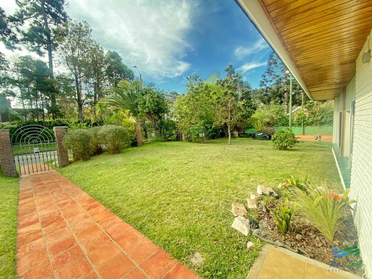 Casa ID.4453 - CASA TEMPORADA 2024, PISCINA CLIMATIZADA, CANCHA DE TENIS, CUATRO DORMITORIOS. PUNTA DEL ESTE, MANSA. 