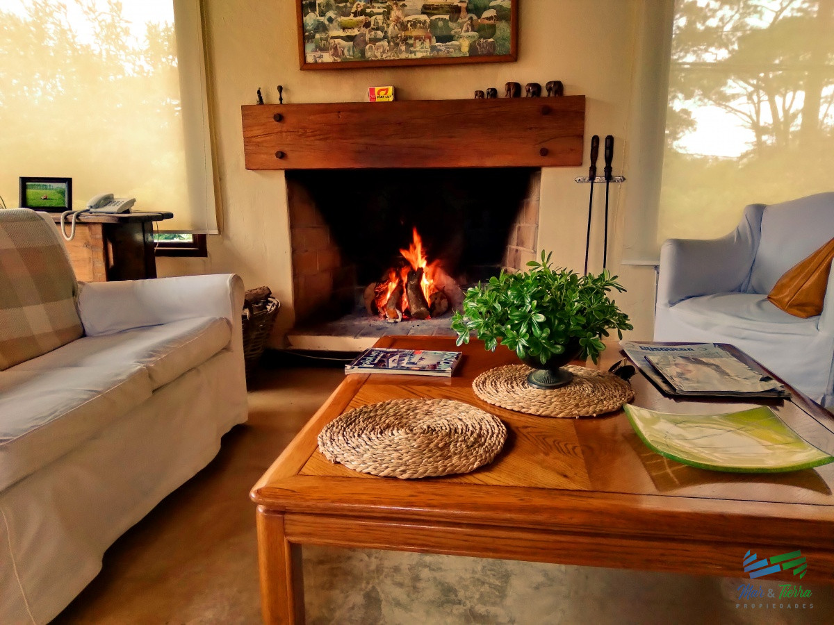 Casa ID.1685 - Vendo casa de 5 dormitorios con piscina climatizada en playa mansa, Punta del Este