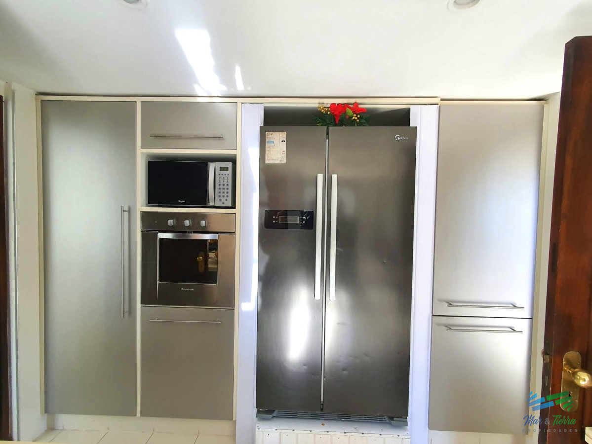 Casa ID.4004 - Venta de casa de 7 dormitorios en El Golf Punta del Este