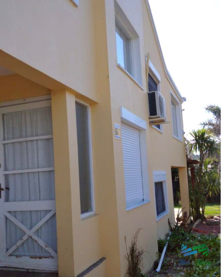 Casa ID.1755 - VENTA de casa en playa mansa,  casa en zona de Pinares, con vista al mar de 3 dormitorios