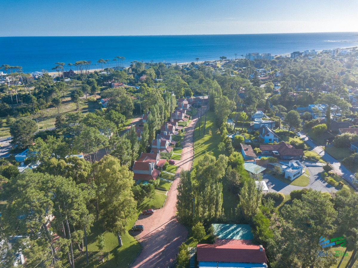 Casa ID.2628 - Vendo casa en barrio privado con todos los servicios, Punta del Este.