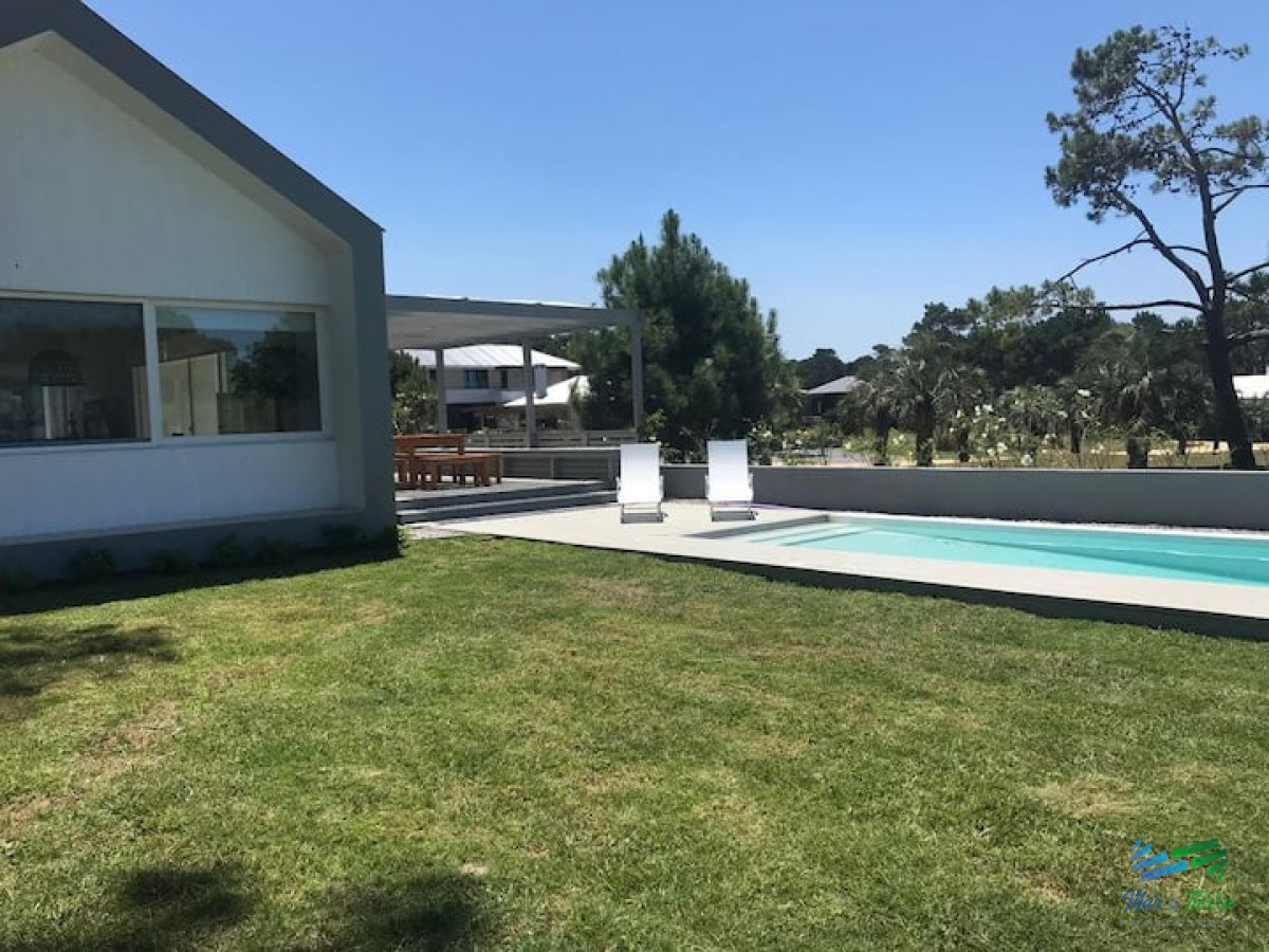 Casa ID.3934 - venta alquiler 5 dormitorios barrio privado pinar del faro jose ignacio