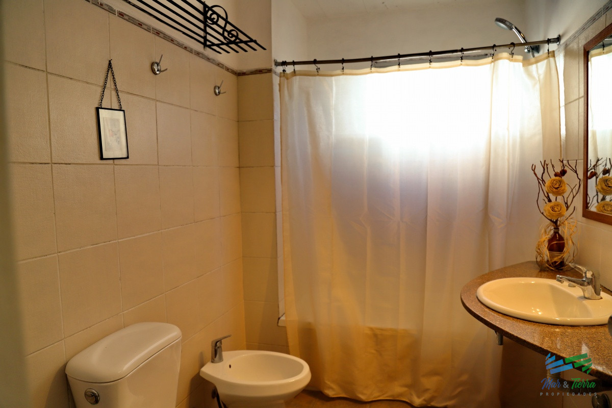 Casa ID.1741 - Vendo casa 4 dormitorios, con piscina en Pinares, Punta del Este