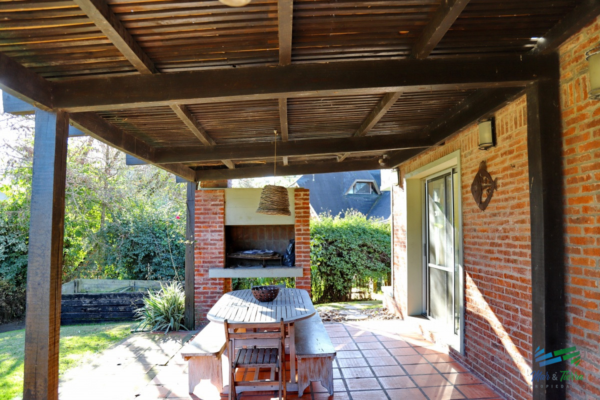 Casa ID.1741 - Vendo casa 4 dormitorios, con piscina en Pinares, Punta del Este