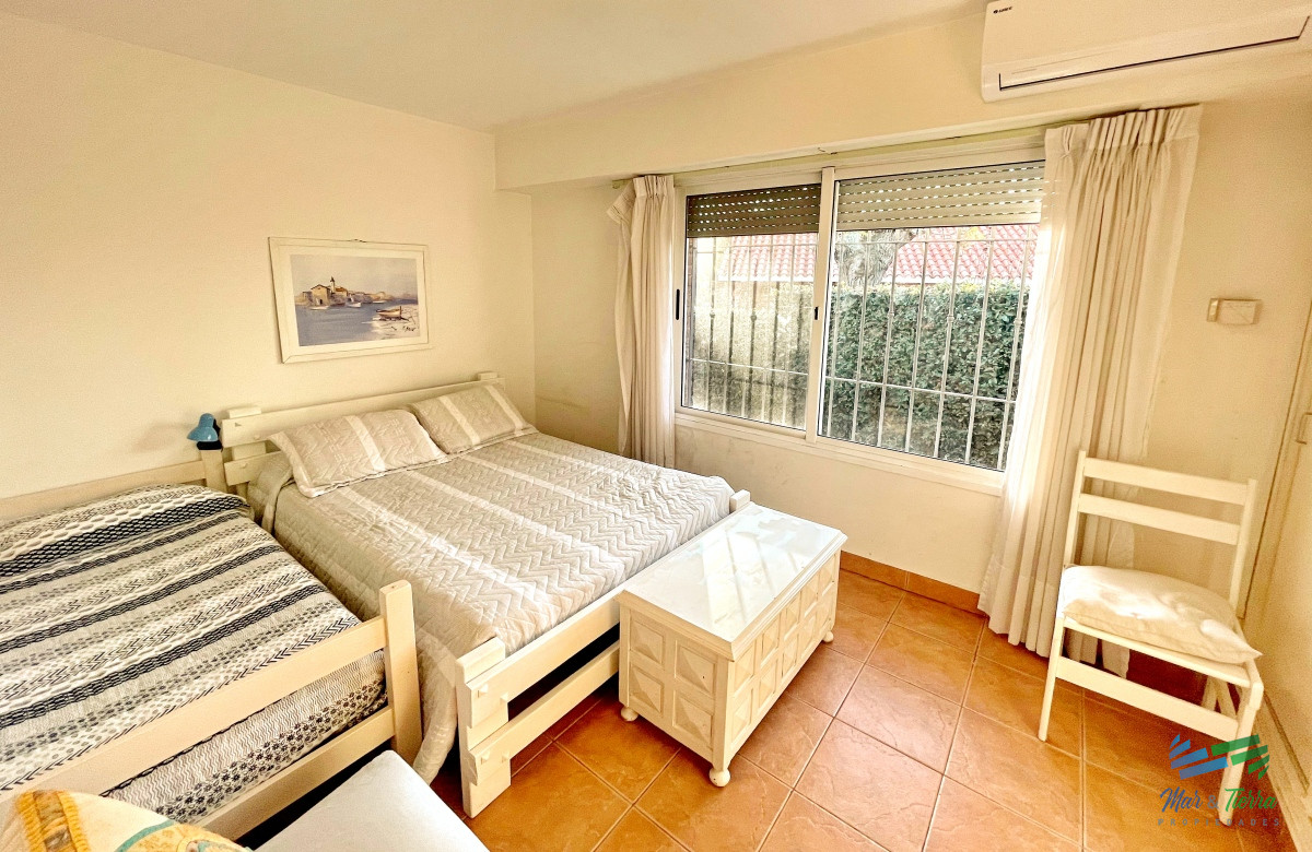 Casa ID.1902 - Vendo casa 5 dormitorios cerca de playa mansa, Punta del Este
