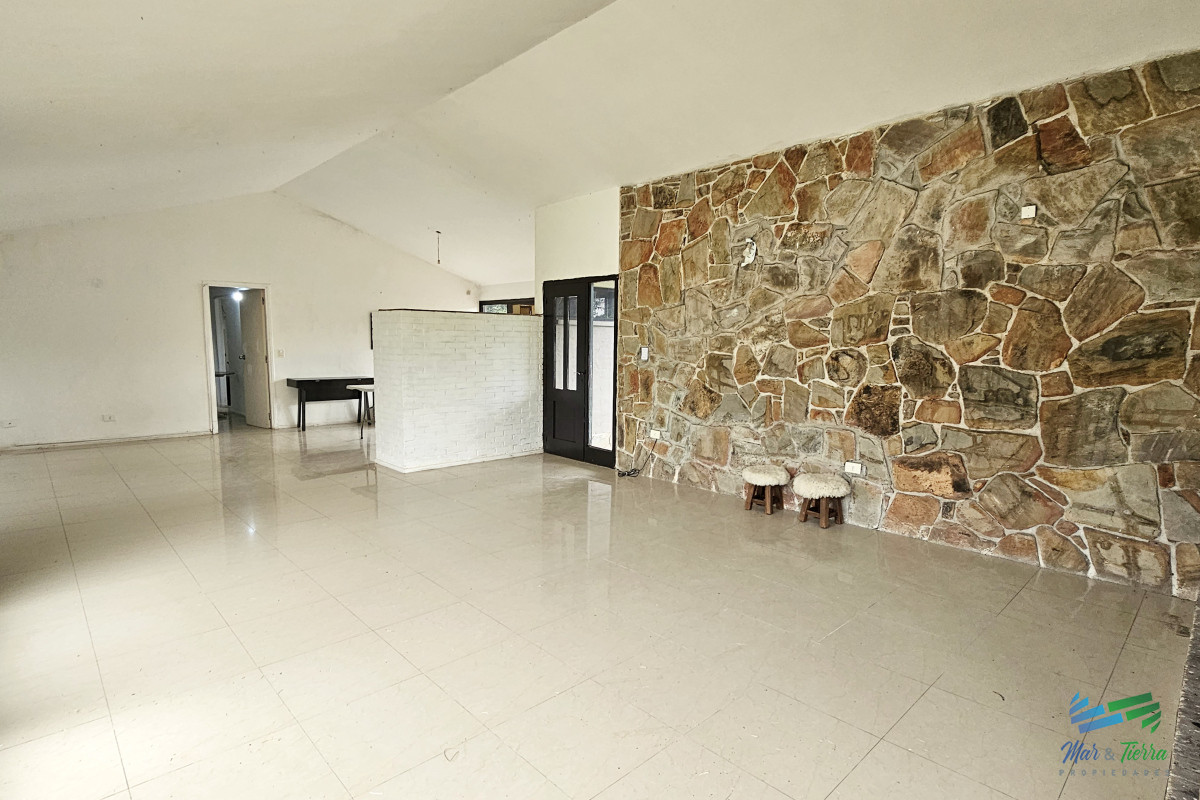 Casa ID.4971 - Venta de casa 3 dormitorios y servicio en El Golf Punta del Este 