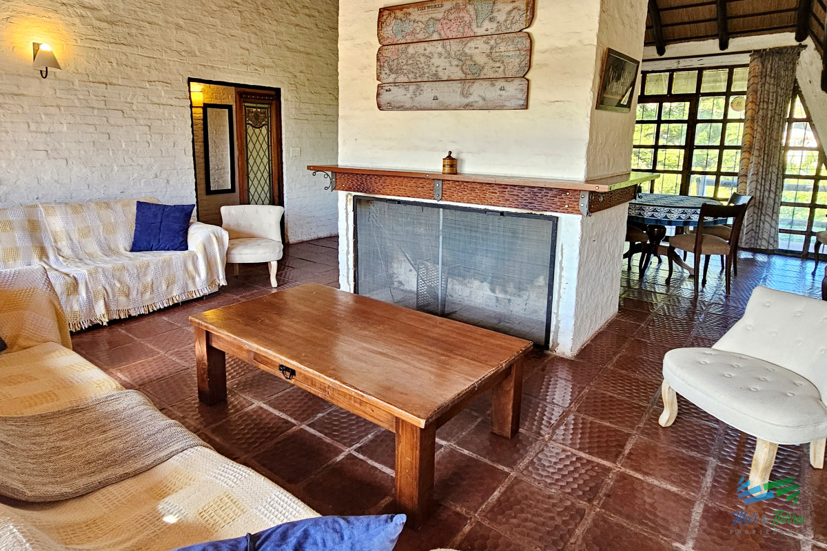 Casa ID.1856 - En venta casa 5 con piscina, a 1 cuadra de la playa mansa, Pintares, Punta del Este